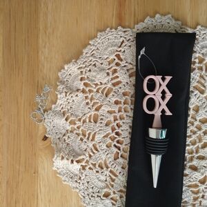 Wine Stopper. Pink XO Wine Stopper